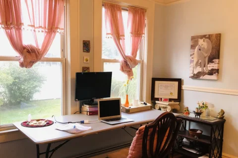 Feng Shui Desk Placement for a Productive Home Office